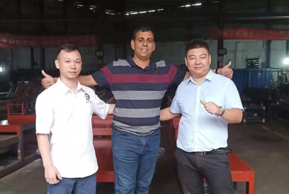 开云在线登陆入口_印度朋友采购全自动C型钢机